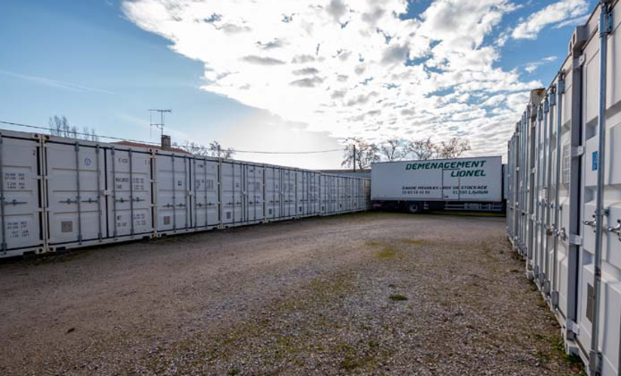 Garde-meubles, Revel